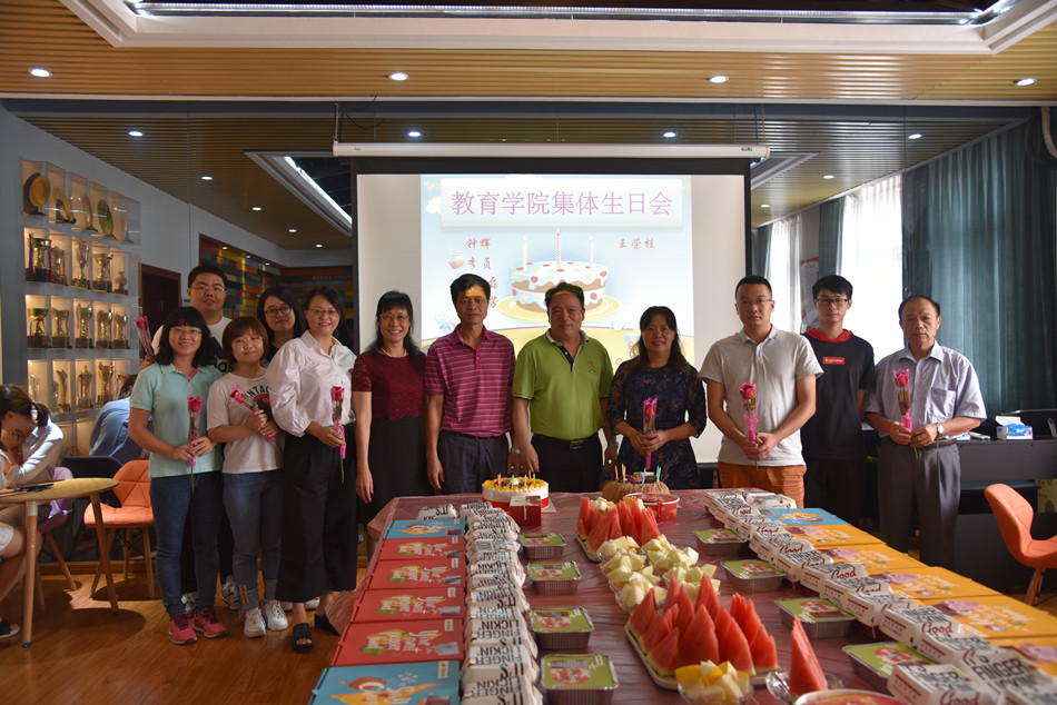 免费a片
工会举办2019年第四季度教职工集体生日会.jpg